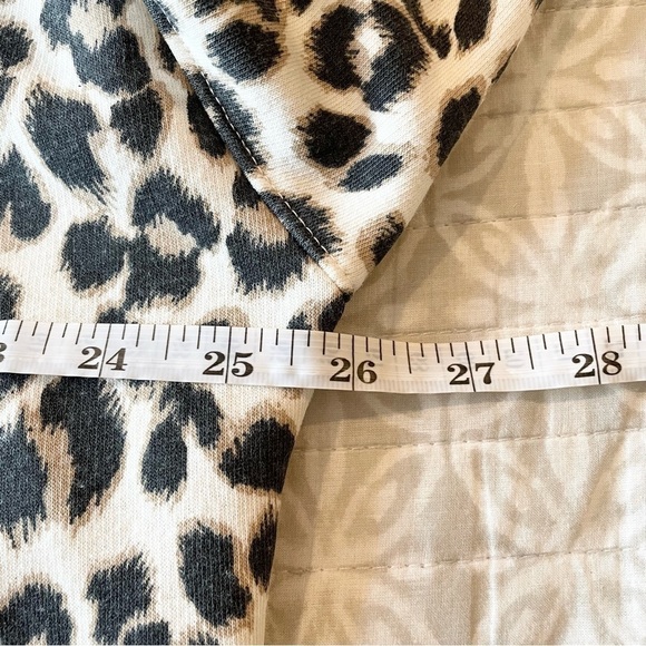 Old Navy Leopard Print Oversized Half Zip Mock Neck Pullover Sweatshirt Medium - Picture 9 of 10